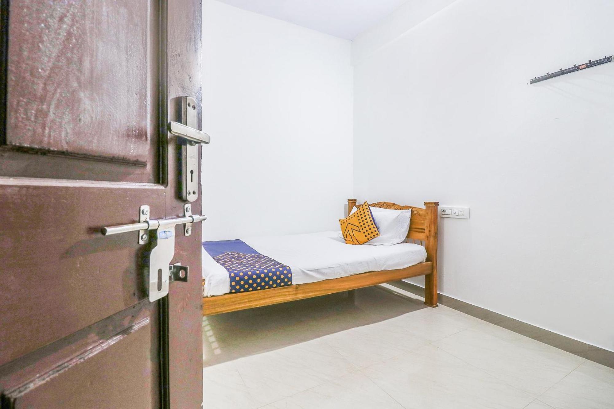 Spot On Rohini Inn Kadampuzha Kottakkal Exterior photo