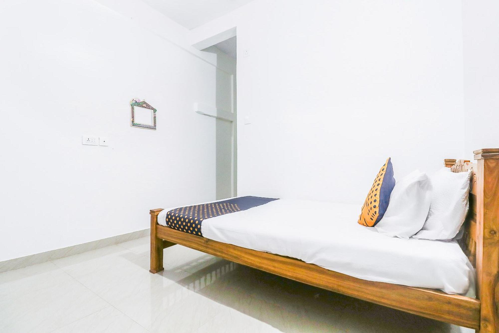 Spot On Rohini Inn Kadampuzha Kottakkal Exterior photo